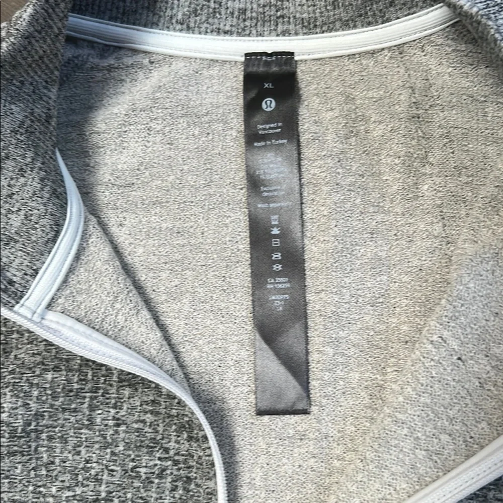 Lululemon 1/2 Zip- Endineered Warmth. Size XL. NEW WITH TAGS ๐ - Picture 3 of 7